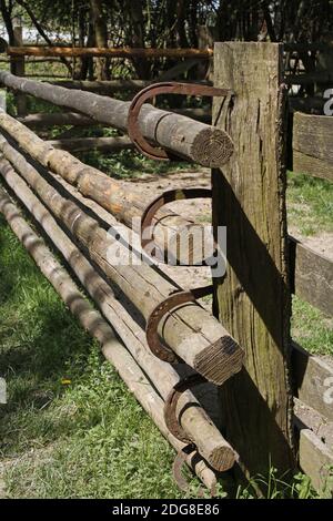 Clôture avec fers à cheval Banque D'Images