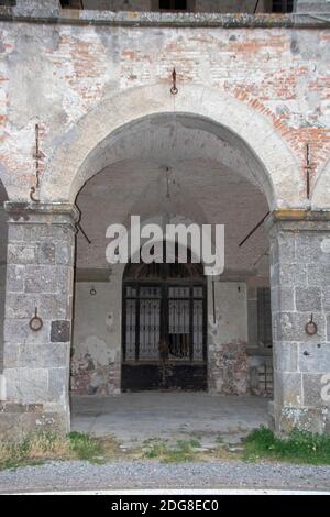 Posta Medicea ou 'Osteria Grossa' conçu par l'architecte grand-ducal Bernardo Buontalenti et situé le long de l'ancien chemin de la via Francigena, a Banque D'Images