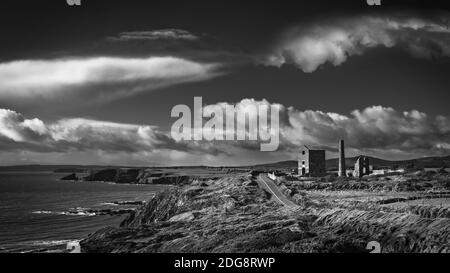 Côte de cuivre de Waterford, Irlande. Site protégé par l'UNESCO - ancienne mine de minéraux au large de la côte de Cooper. Abandonné mais avec une histoire impressionnante Banque D'Images