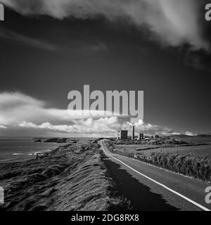 Côte de cuivre de Waterford, Irlande. Site protégé par l'UNESCO - ancienne mine de minéraux au large de la côte de Cooper. Abandonné mais avec une histoire impressionnante Banque D'Images