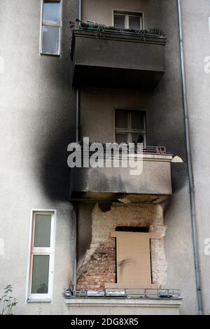 Wohnungsbrand, Wohnhaus à Berlin nach Brand in der Silvesternacht Banque D'Images