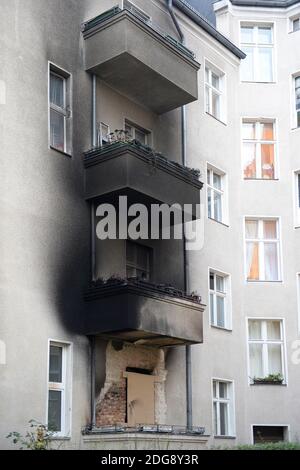 Wohnungsbrand, Wohnhaus à Berlin nach Brand in der Silvesternacht Banque D'Images