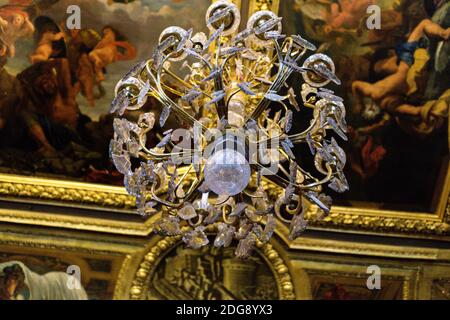 PARIS, FRANCE - 06 décembre 2018 : photo d'intérieur captivante d'une fresque murale, au château de versailles, en france Banque D'Images