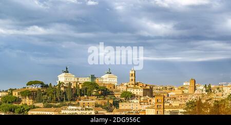 Vue aérienne du paysage urbain de Rome depuis la colline d'Aventino Banque D'Images