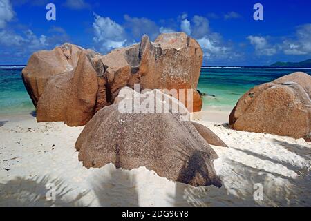 Ostafrika, Granitfelsen am Traumstrand Anse Royal, Insel Mahé, Seychelles Banque D'Images