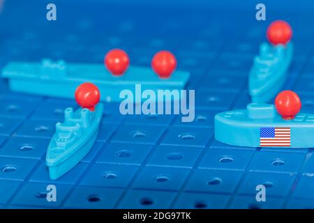 Sous-marin nucléaire américain avec un missile nucléaire entouré d'ennemis Banque D'Images
