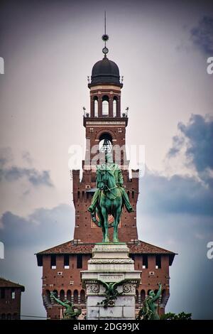 Monument géant Giuseppe Garibaldi, Monumento a Giuseppe Garibaldi en face du château de Sforza, Castello Sforzesco à Milan Banque D'Images