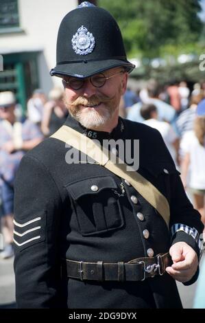 Policier à UN événement de reconstitution de la Seconde Guerre mondiale des années 1940 à The Black Country Living Museum Dudley West Midlands Angleterre Royaume-Uni Banque D'Images