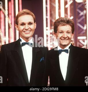 MARY UND GORDY, deutsches Travestie-Duo, Mary alias Georg Preuße und Gordy alias Rainer Kohler, 1981. MARY ET GORDY, duo de parodie allemand, Mary aka Georg Preusse et Gordy aka Rainer Kohler, 1981. Banque D'Images