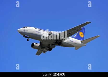 Boeing 737-500 pouvant accueillir der Lufthansa Banque D'Images