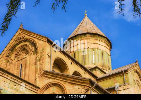 Vue sur le monastère de murs Svetitskhoveli en Géorgie, Mtskheta Banque D'Images