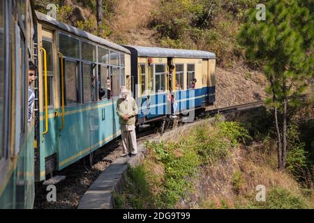 Inde, Nord-Ouest de l'Inde, le chemin de fer Kalka–Shimla, le train à jouets de l'Himalay Queen Banque D'Images