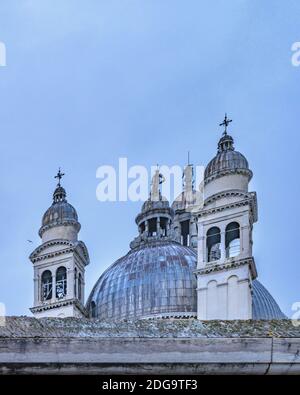 Vue extérieure du bâtiment antique de l'église, Venise, Italie
