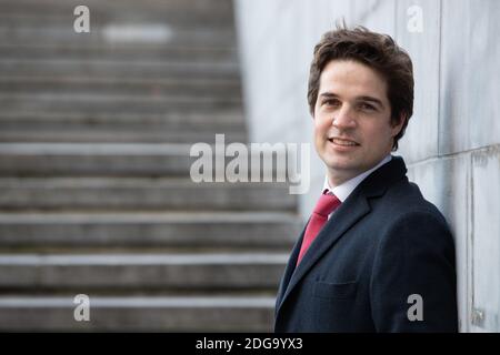 Le Secrétaire d'Etat à la politique scientifique, Thomas Dermine, pose pour le photographe avant une visite au Musée KBR, bibliothèque scientifique nationale, Tuesd Banque D'Images