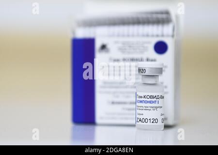 Moscou, Russie. 8 décembre 2020. Le vaccin COVID-19 est présenté à Moscou, en Russie, le 8 décembre 2020. La Russie a enregistré 26,097 autres cas de COVID-19, contre 28,142 un jour plus tôt, le centre de réponse de COVID-19 du pays a déclaré mardi. Depuis le début d'un programme de vaccination de masse à Moscou le 5 décembre, environ 2,000 personnes appartenant à des groupes à haut risque ont été vaccinées, a déclaré lundi le maire de la ville, Sergei Sobyanin. Credit: Evgeny Sinitsyn/Xinhua/Alay Live News Banque D'Images