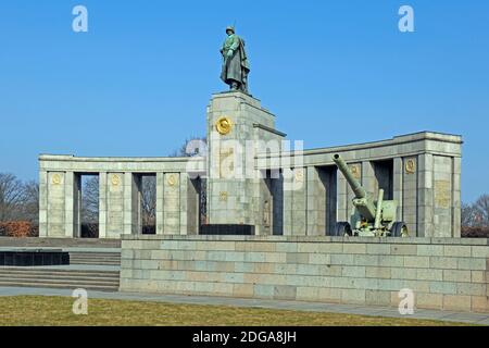 Sowjetische Ehrenmal für die gefallenen russischen, sowjetischen Soldaten des 2. Welkrieges, Strasse des 17. Juni, Berlin, Allemagne, Europa Banque D'Images