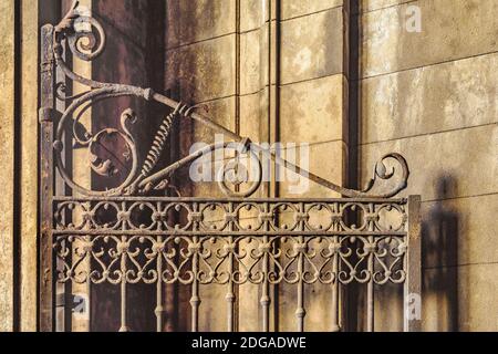Porte ornée de fer Banque D'Images