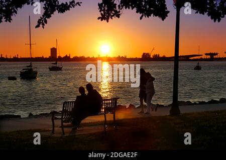 Magnifique coucher de soleil sur Sarasota Bay en Floride Banque D'Images