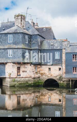 Pont Rohan dans le centre-ville de Landerneau à FinistÃ¨re Banque D'Images