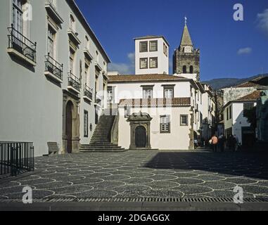 capela de Santo Antonio construite en 1716 Chapelle Saint Anthony Et la tour de la cathédrale se dans la vieille partie de Funchal Île de Madère Portugal Banque D'Images