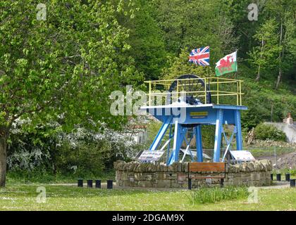 Seuls quelques monuments, comme la roue sinueuse de l'arbre numéro 2, restent de la mine de charbon point of Ayr dans le nord du pays de Galles. Banque D'Images