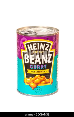 Une conserve isolée de haricots Heinz cuits dans une sauce au curry. Le H.J. Heinz Food Company fabrique des produits alimentaires depuis 1896 : Yateley, Royaume-Uni - Septemb Banque D'Images