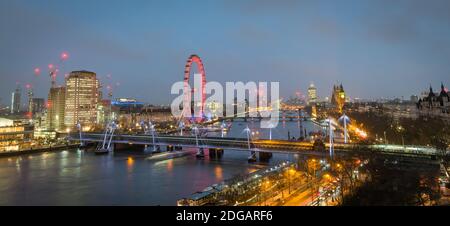 Vue sur la ligne d'horizon de Londres depuis 80 Strand, Londres Banque D'Images