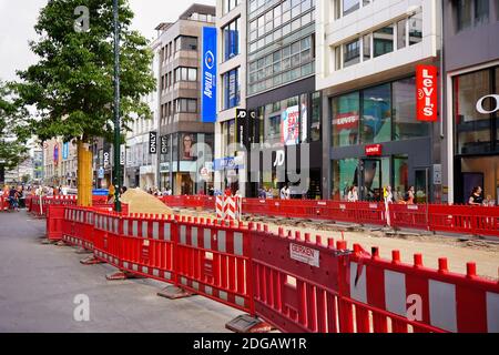 Travaux de construction effectués dans la rue commerçante principale du centre-ville de Düsseldorf, Shadowstraße. Banque D'Images