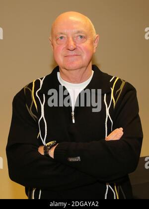 Lutz Lindemann, joueur de football de GDR, lisant un livre à Magdebourg 2019 Banque D'Images