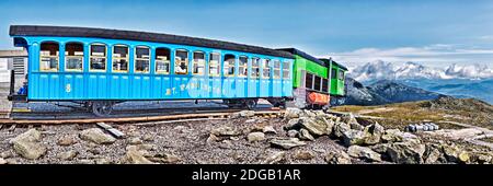 Train sur voies ferrées, Mount Washington Cog Railway, Mt Washington, New Hampshire, États-Unis Banque D'Images