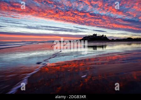 Dawn Bamburgh Banque D'Images