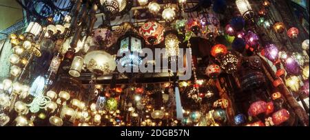 Lampes colorées dans le Grand Bazar, Istanbul, Turquie Banque D'Images