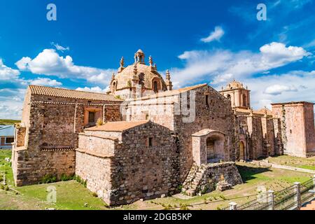 Vue sur l'église Santa Isabella à Pucara Puno Banque D'Images