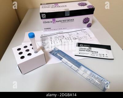 Themenbild Corona Antigen Test Schnelltest, Pandemie, Covid19, Antigen-Test, Durchführung Corona-Schnelltest, Anzeige auf Teststreifen, Ergebnis posit Banque D'Images