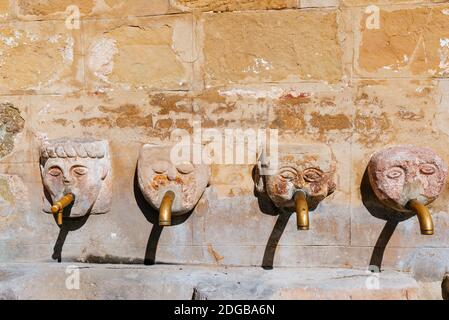 Fontaine de la Plaza de España - place d'Espagne, peut-être d'origine visigoth il est composé d'un bassin, quatre ruisseaux et une profondeur sur le mur où il lea Banque D'Images