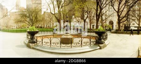 Fontaine du Madison Square Park au printemps, Manhattan, New York, New York State, Etats-Unis Banque D'Images