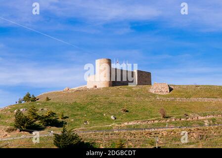 Château de Medinaceli. Les vestiges reconstruits du château, actuellement utilisé comme cimetière, qui était la citadelle arabe et plus tard la résidence du du Banque D'Images