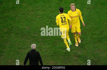 Saint-Pétersbourg, Allemagne. 08th Dec, 2020. Firo: 08.12.2020 Fuvuball: Soccer: Ligue des champions Zenit St Petersburg - BVB, Borussia Dortmund substitution de Julian Brandt versus Giovanni Reyna | utilisation dans le monde entier crédit: dpa/Alamy Live News Banque D'Images