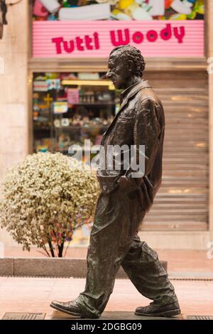 Statue du réalisateur Woody Allen, Oviedo, province des Asturies, Espagne Banque D'Images