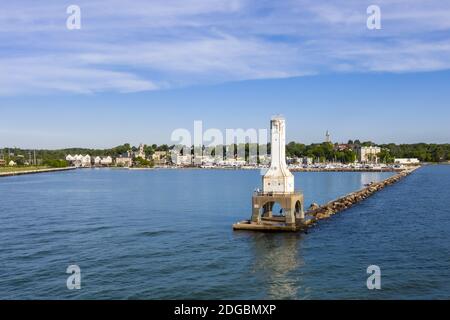 Vue sur la lumière du brise-roche de Port Washington lors D'UN jour de Summers Banque D'Images