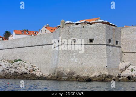 La Tour médiévale/Bastion de Saint Sauveur (Sveti Spasitelj) à la vieille ville de Dubrovnik, Croatie, le beau jour d'été Banque D'Images