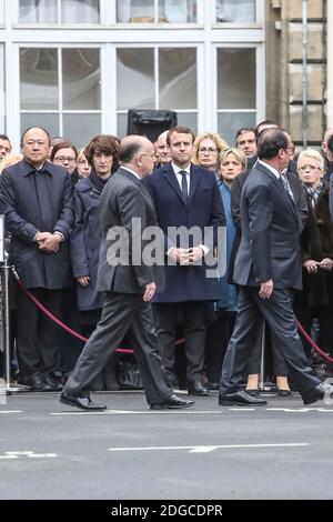 Le Premier ministre Bernard Cazeneuve, le président français François Hollande et l’espoir présidentiel Emmanuel Macron assistent à une cérémonie en hommage au capitaine Xavier Jugele, officier de police assassiné par un terroriste sur les champs-Élysées la semaine dernière, à la Préfecture de police de Paris, en France, le 25 avril 2017. Photo de Hamilton/Pool/ABACAPRESS.COM Banque D'Images