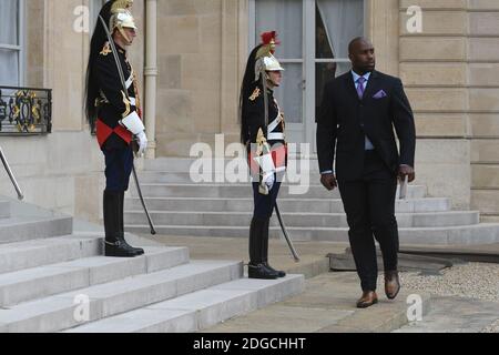 Teddy Riner, champion olympique français de judo, arrive pour une rencontre avec le président français et le roi du Maroc au Palais présidentiel de l'Elysée à Paris, en France, le 2 mai 2017. Photo par Ammar Abd Rabbo/ABACAPRESS.COM Banque D'Images