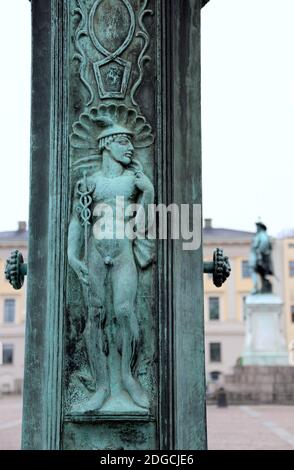 Mât orné à la place Gustaf Adolfs de Göteborg Banque D'Images