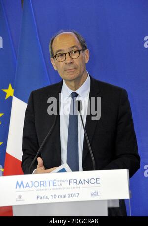 Eric Woerth le sénateur français de droite, les Républicains (LR), François Baroin, prend la parole lors d'une réunion de campagne avant les prochaines élections législatives le 10 mai 2017 au siège du parti LR à Paris, en France. Le deuxième tour des élections législatives aura lieu en France les 11 et 18 juin. Photo d'Alain Apaydin/ABACAPRESS.COM Banque D'Images