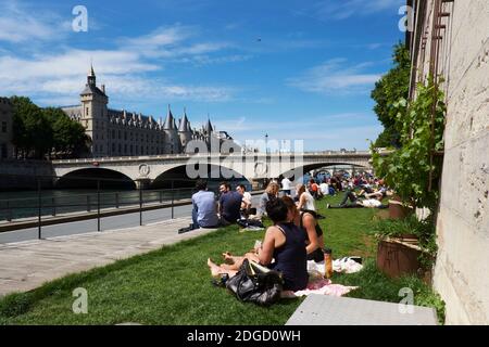 La canicule a frappé Paris, en France, au printemps, le 16 mai 2017. Photo de Thomas Fliche/ABACAPRESS.COM Banque D'Images