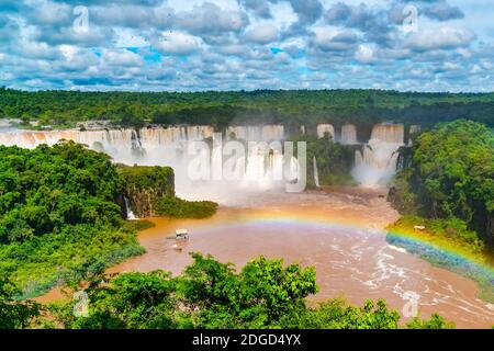 Vue sur les célèbres chutes d'Iguazu dans le parc national d'Iguazu Argentine Banque D'Images