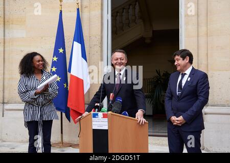 Le ministre français des sports sortant Patrick Kanner et la nouvelle ministre Laura Fessel lors d'une cérémonie officielle de passation de pouvoir à Paris le 17 mai 2017. Photo de Thomas Fliche/ABACAPRESS.COM Banque D'Images