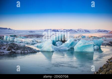 ICE et Icebergs au Glacier Lagoon Jökulsarlon, Islande, Europe Banque D'Images