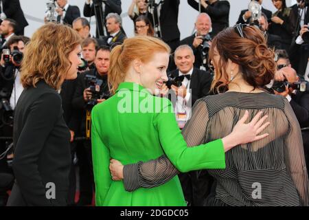 Membre du jury du long métrage Agnes Jaoui, actrice et membre du jury du long métrage Jessica Chastain et membre du jury du long métrage Maren Ade participant à la projection « The Meyerowitz Stories » lors du 70e Festival annuel du film de Cannes au Palais des Festivals le 21 mai 2017 à Cannes, France. Photo de David Boyer/ABACAPRESS.COM Banque D'Images